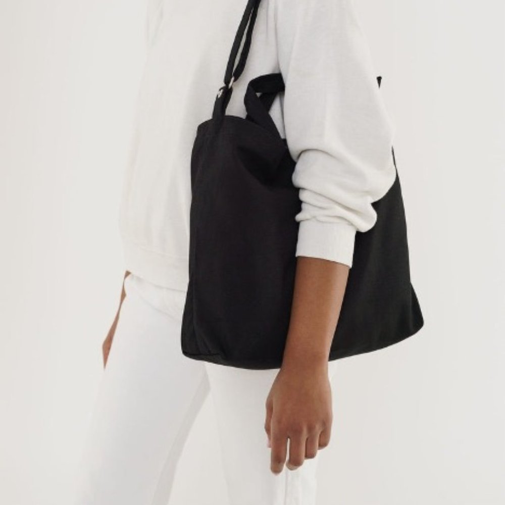 BNWT Baggu Horizontal Duck Bag - Black